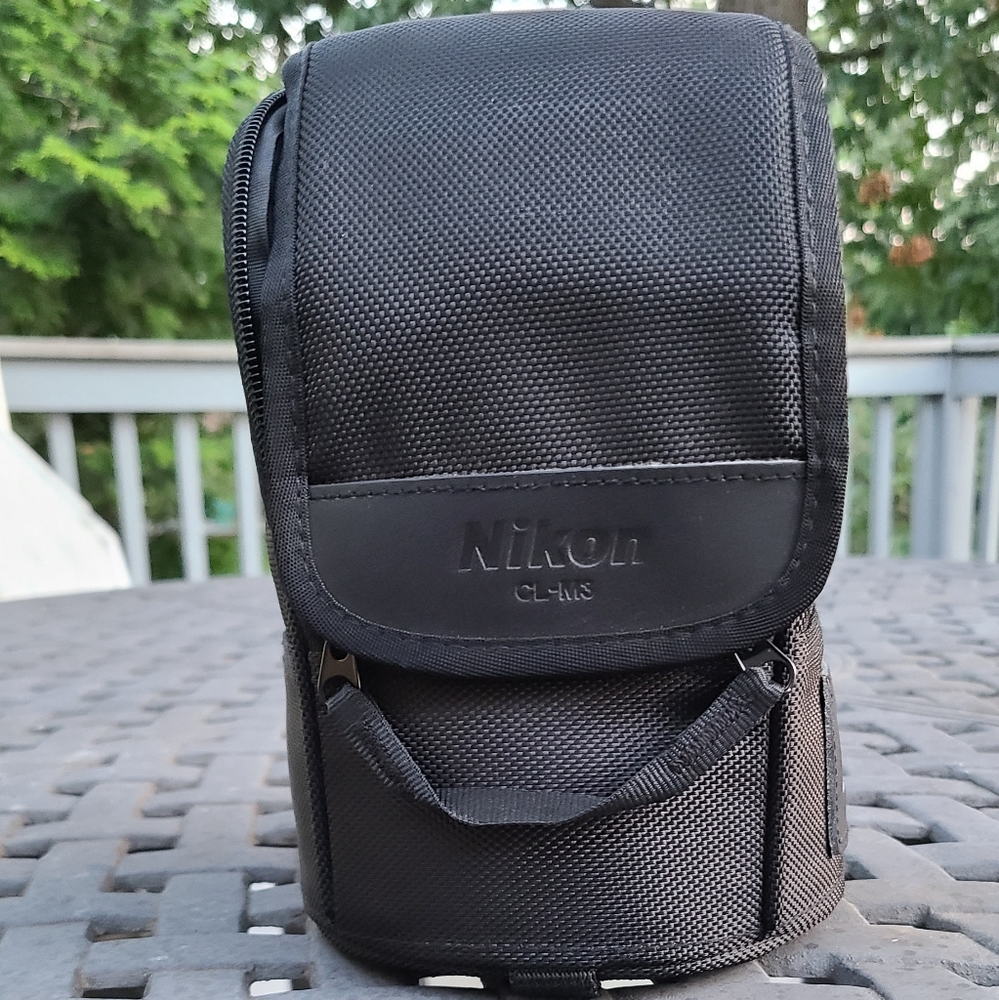 Nikon CL-M3 Lens Case